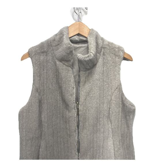Via Spiga Women’s Size Small Faux fur Reversible Vest Light Gray - Picture 6 of 14